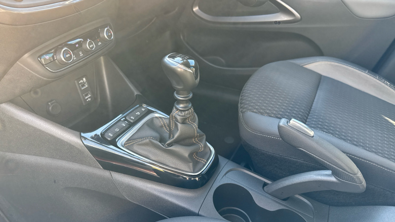 Vauxhall Crossland X 1.2T [130] Tech Line Nav 5dr [Start Stop] Petrol Hatchback